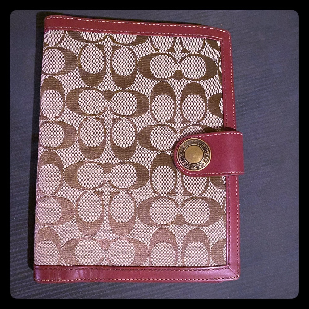 Coach planner. Needs agenda filler paper.